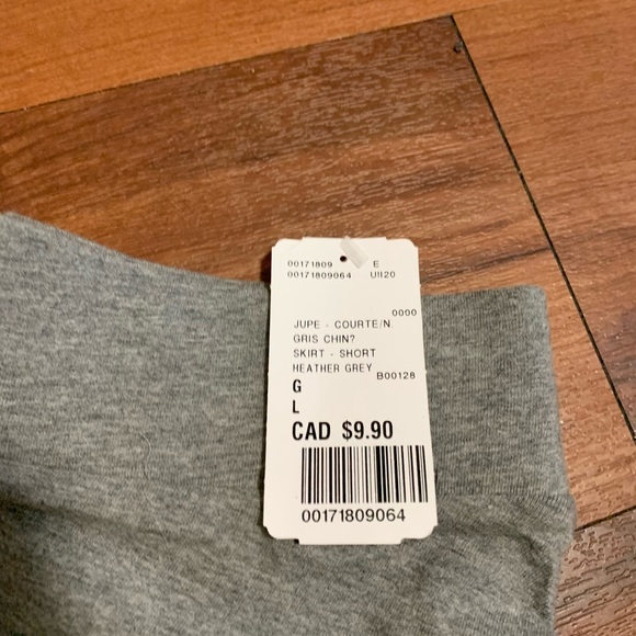 Short grey skirt - Picture 3 of 4